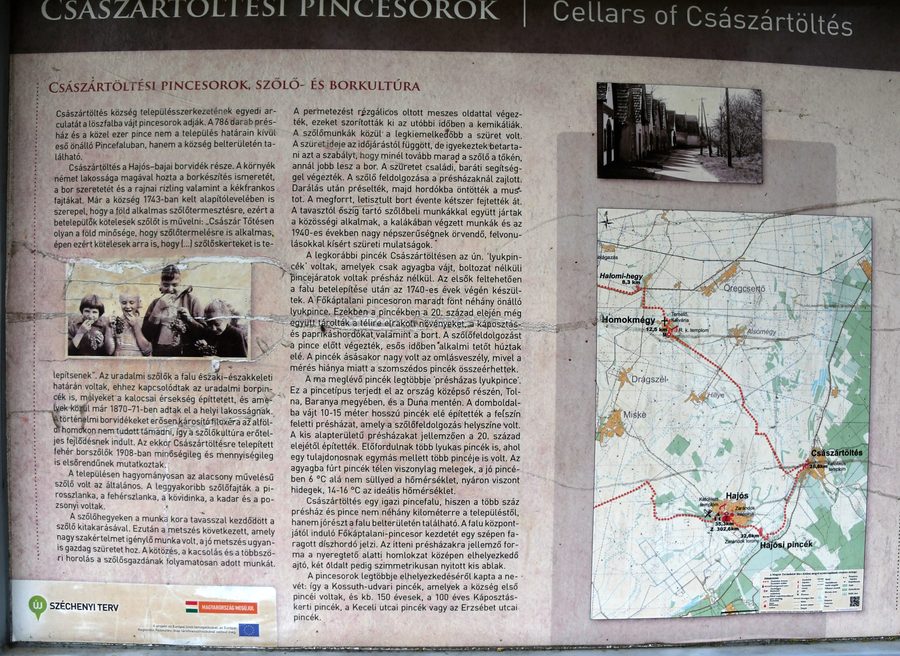 Információs tábla a császártöltési Főkáptalan utcai pincesorról