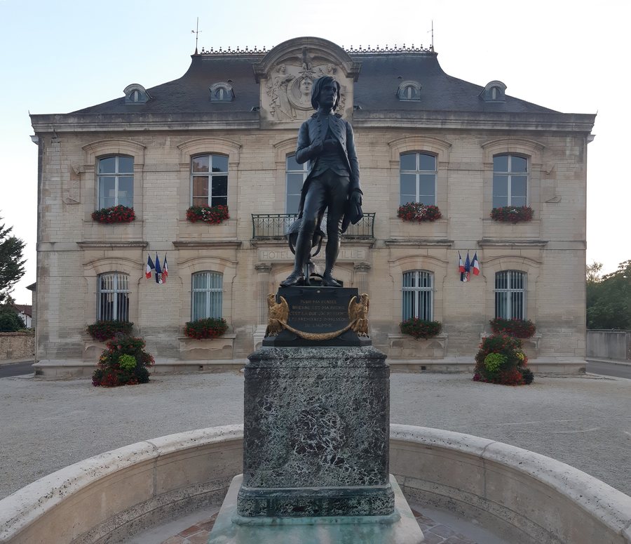 File:Hôtel de Ville in Brienne-le-Château, 2020.jpg