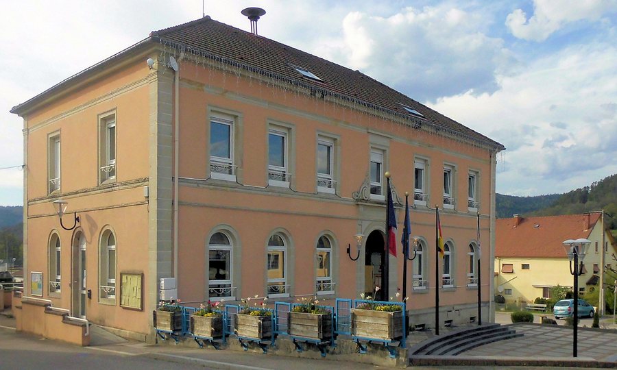 File:Ramonchamp, Mairie.jpg