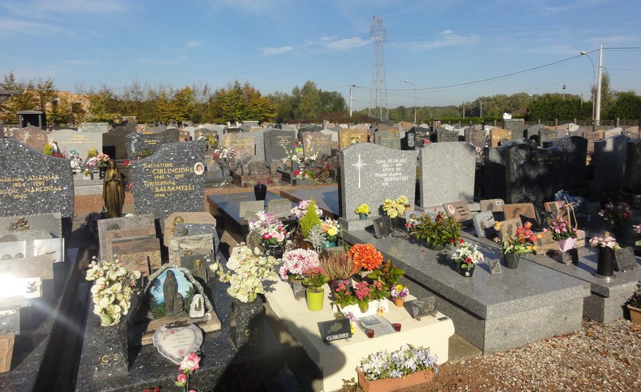 File:Raismes - Cimetière de Raismes (01).JPG