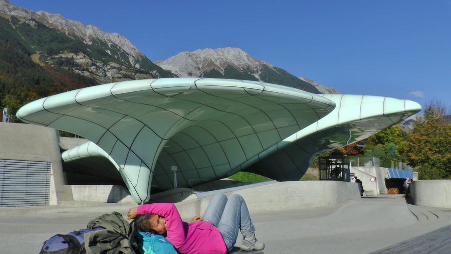 Bergstation der Hungerburgbahn mit Blick zur Rumer Spitze und zur alpinen Landschaft bei Innsbruck