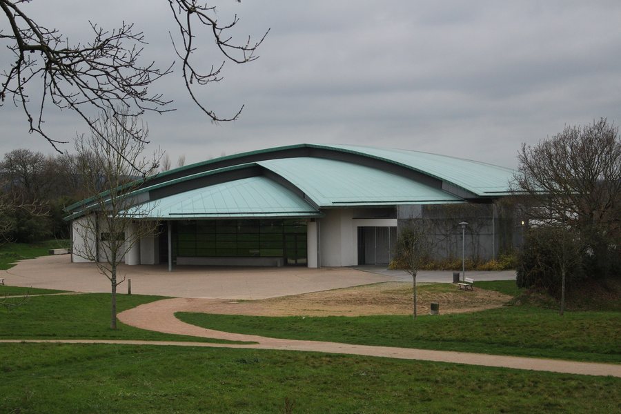 File:Équeurdreville-Hainneville - Salle de l'Agora.jpg
