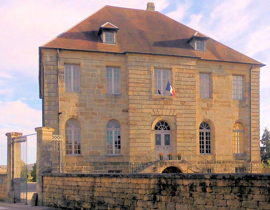 File:Pusy-et-Épenoux, Mairie.jpg