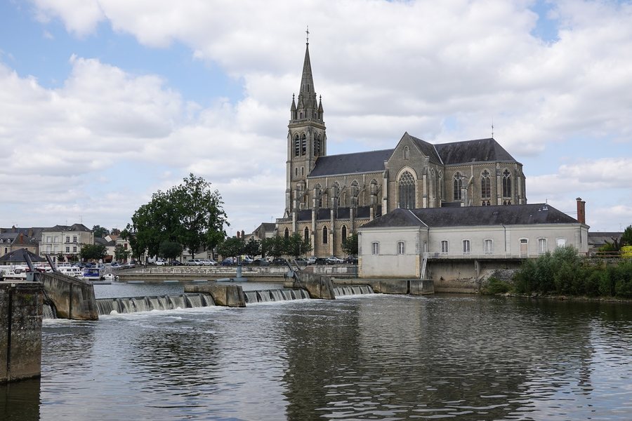 File:Église Notre-Dame de Sablé sur Sarthe, Sablé-sur-Sarthe 2.jpg