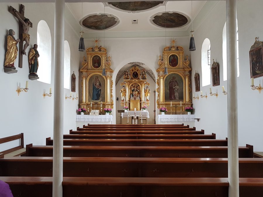 Innenraum der Pfarrkirche St. Margareta in Hohenbercha
