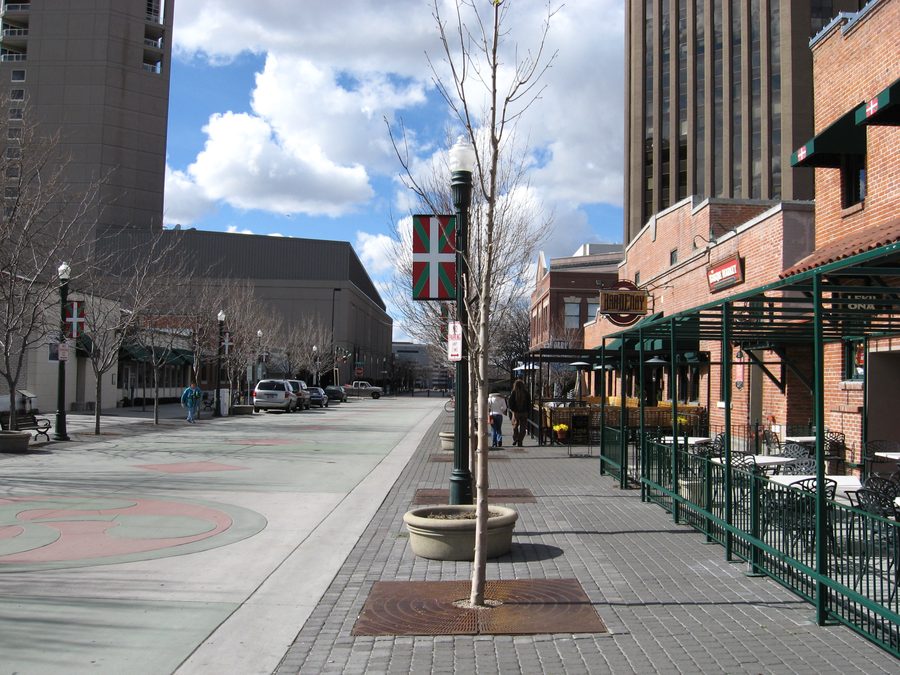 Vista lungo il Basque Block a Boise in direzione di Capitol Boulevard