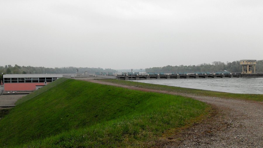 File:Gerstheim, Centrale hydroélectrique.jpg