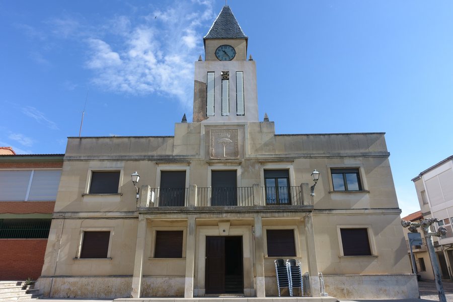File:Ayuntamiento de Tardelcuende 01.jpg