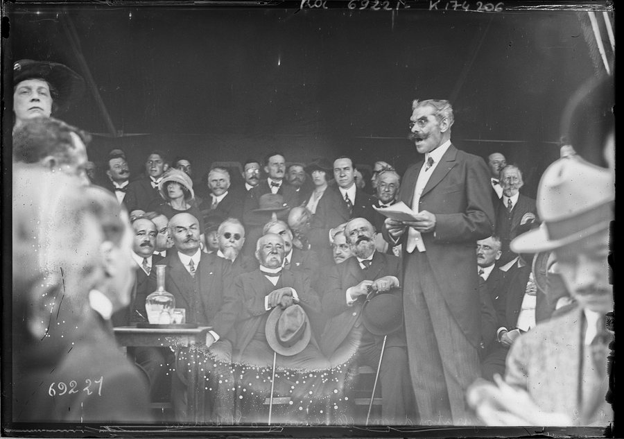 File:2-10-21, inauguration du monument Clémenceau à Ste Hermine - btv1b530733067.jpg