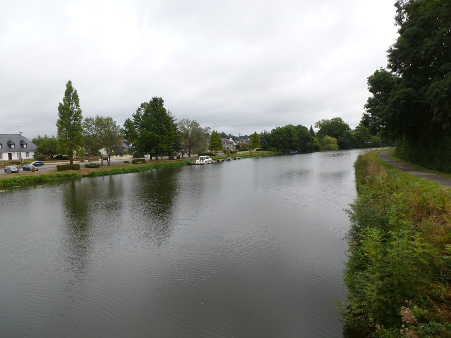 File:St martin sur oust , le ,canal de nantes a brest - panoramio.jpg