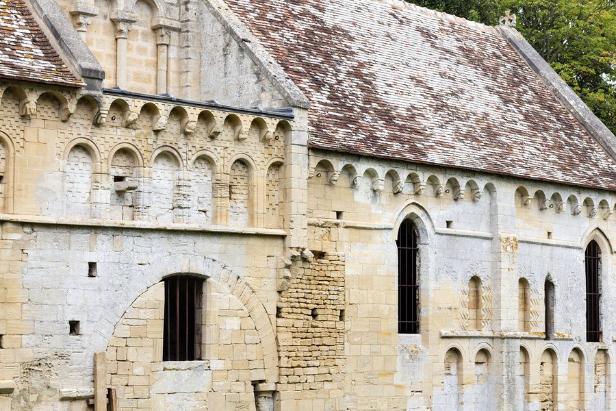 File:Église Saint-Pierre, Thaon, France-3.jpg