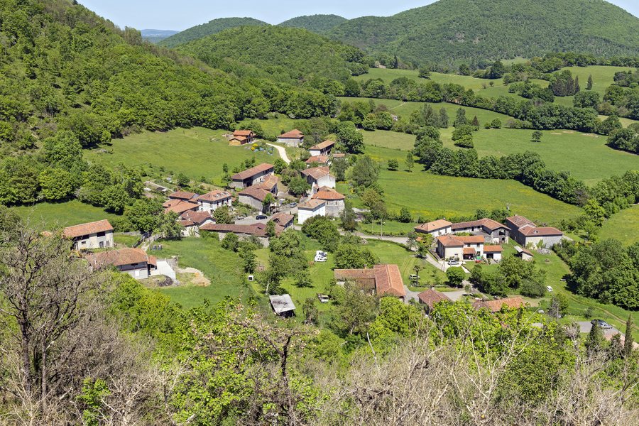 File:Aspet - Le hameau de Gouillou.jpg