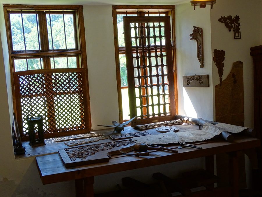 Ricostruita bottega di intaglio del legno nella Casa Daskalov a Tryavna