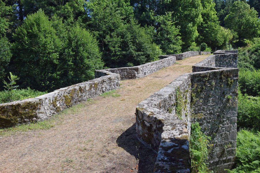File:Pont de Saint-Étienne de La Salvetat-sur-Agout depuis sa rive droite.jpg