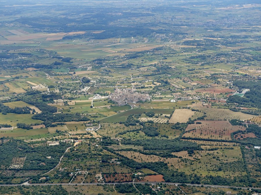 File:Lloret de Vistalegre Luftbild 01.jpg
