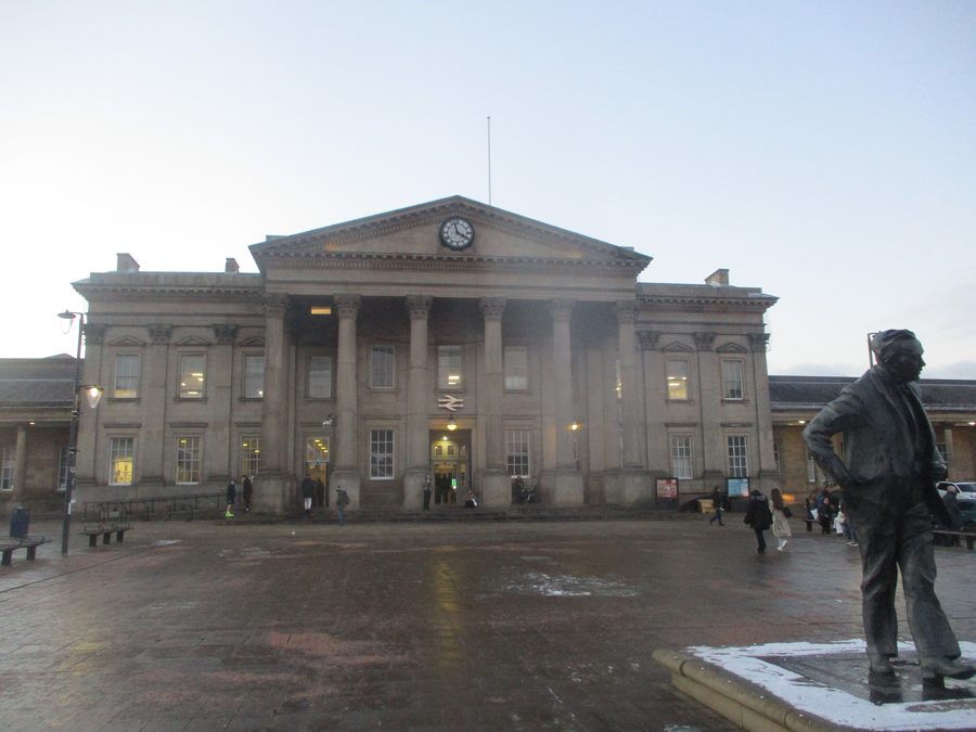 Stazione di Huddersfield in George Square nel West Yorkshire