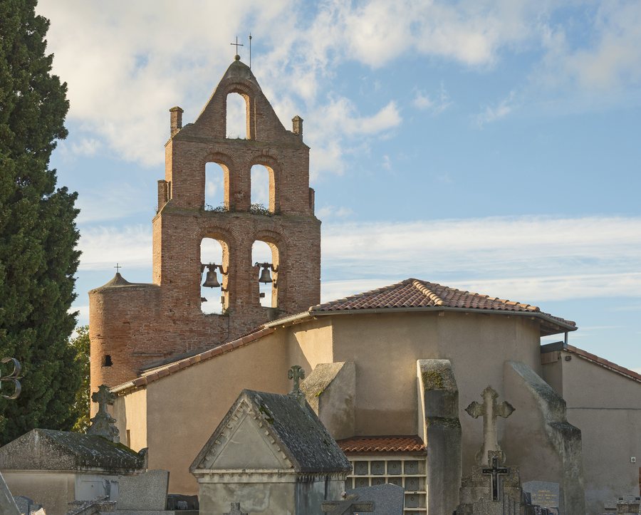 File:Le Born - L'église sainte Foy.jpg
