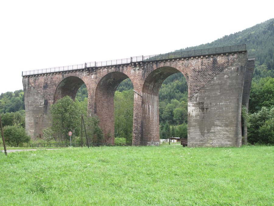 File:Disused viaduct Urbes.jpg