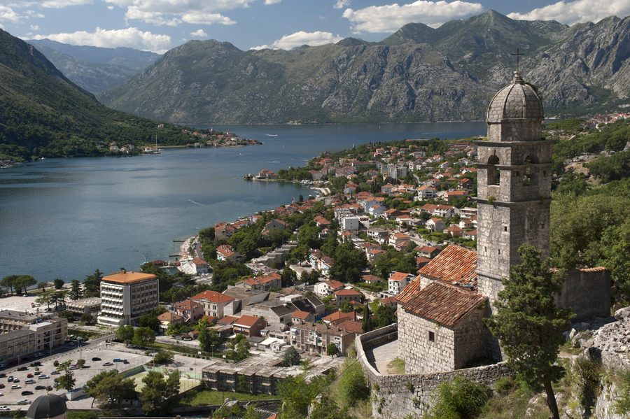Chiesa Gospa od Zdravlja nella baia di Cattaro in Montenegro
