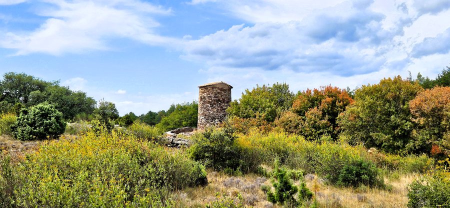File:Félines-Minervois - ensemble marbrier du moulin de Biot (103).jpg