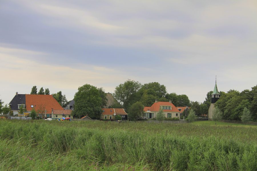 Gaast visto dalla Zeedijk in Frisia