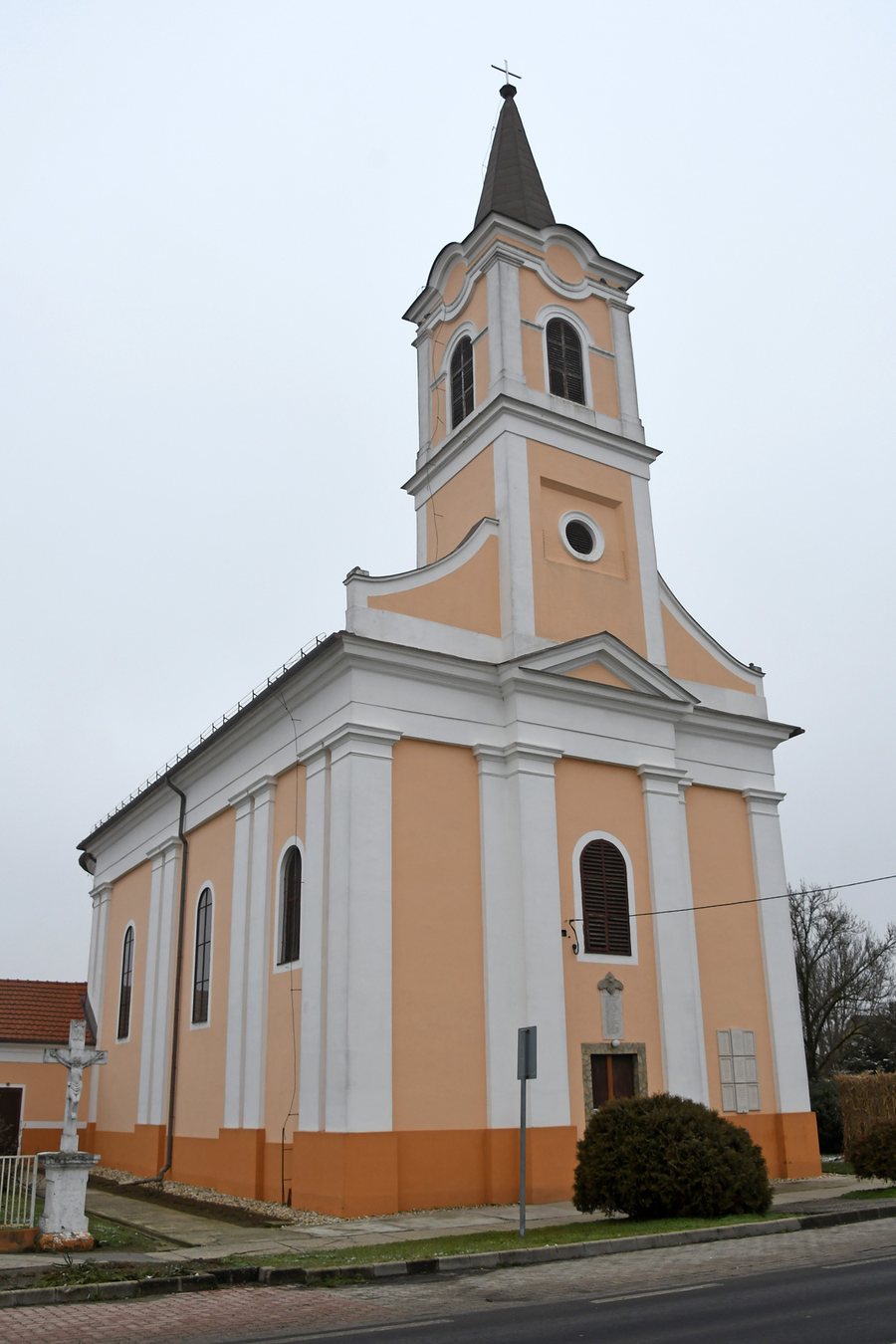 File:Kaposfő, római katolikus templom 2021 01.jpg