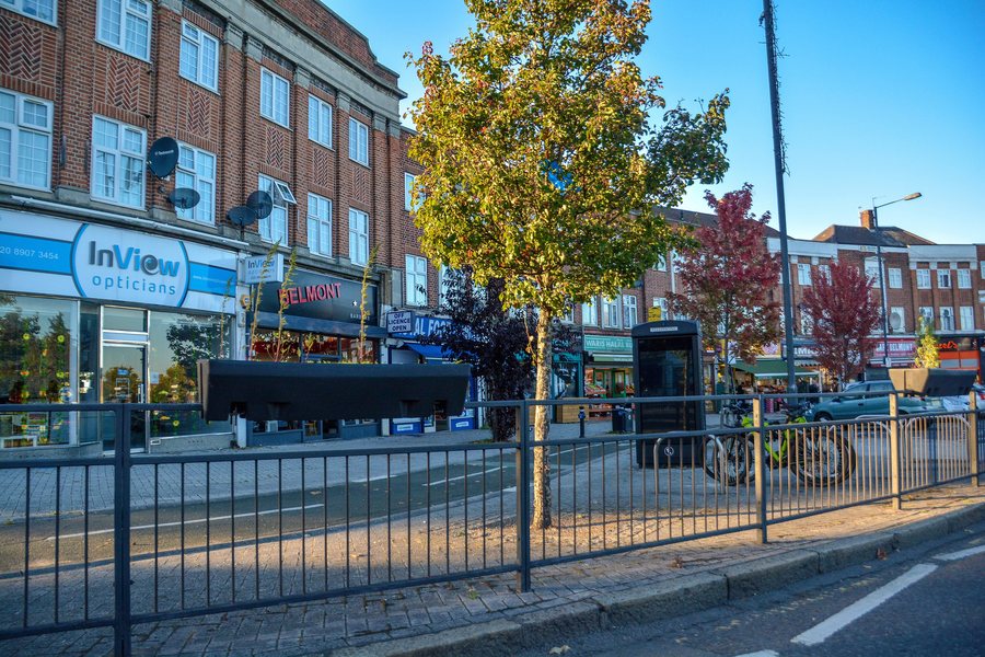 File:London Borough of Harrow , Belmont Circle - geograph.org.uk - 5979623.jpg