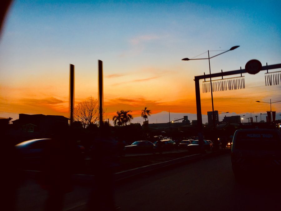 Tramonto sul ponte di Bonabéri a Douala