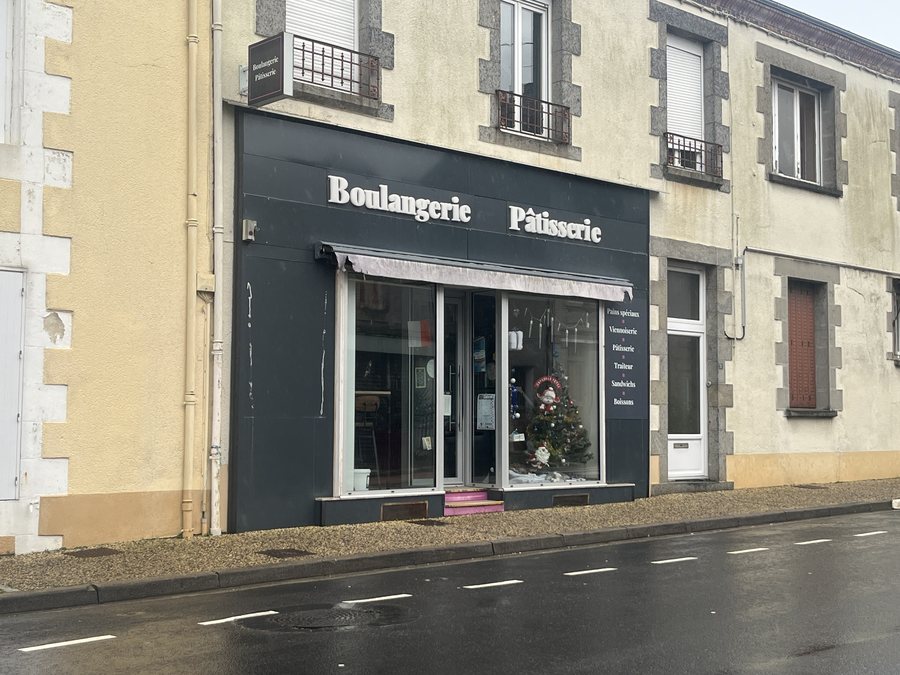 File:Boulangerie à Bussière-Poitevine (janvier 2024).JPG