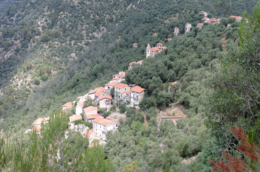 Blick auf Collabassa in der Gemeinde Airole in Ligurien