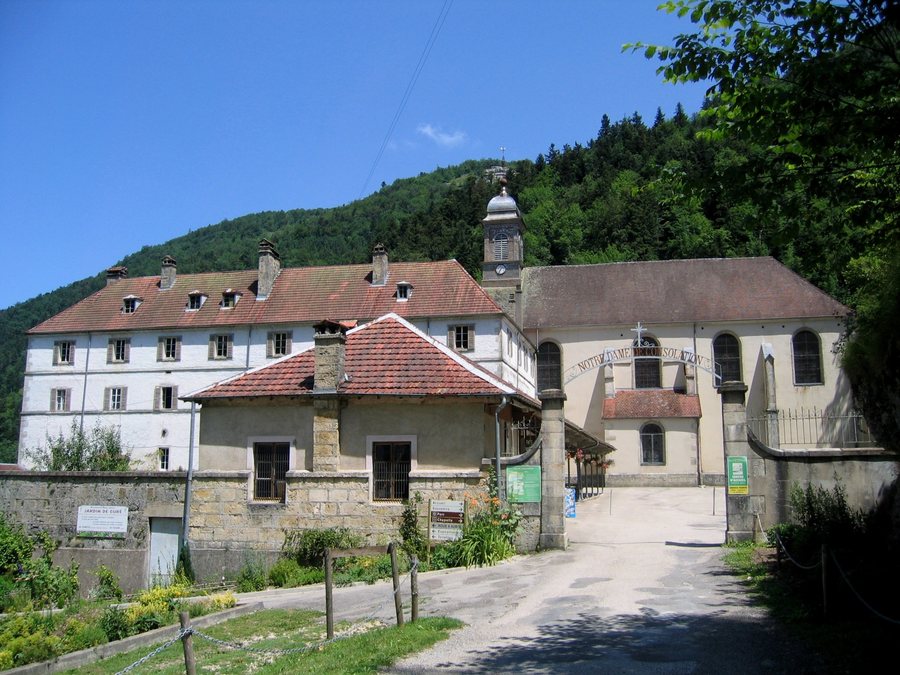 File:Doubs Consolation-Maisonnettes Abbaye - panoramio.jpg