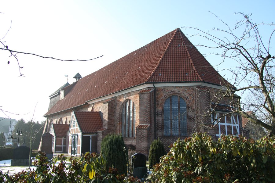 File:Mittelkirchen church east.jpg
