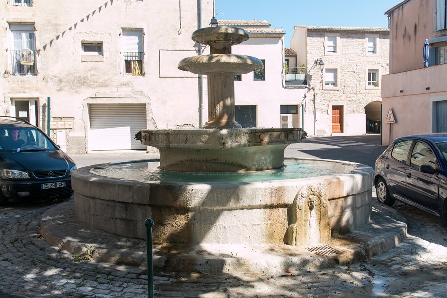 File:Saint Côme et Maruejols-Fontaine-20140731.jpg