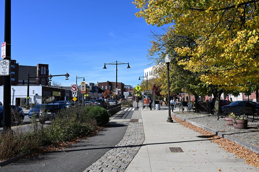 Union Square in Somerville, Massachusetts, mit Blick nach Westen