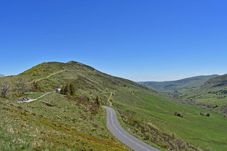 Pendio sud-occidentale del Puy de Niermont nel paesaggio del Cantal