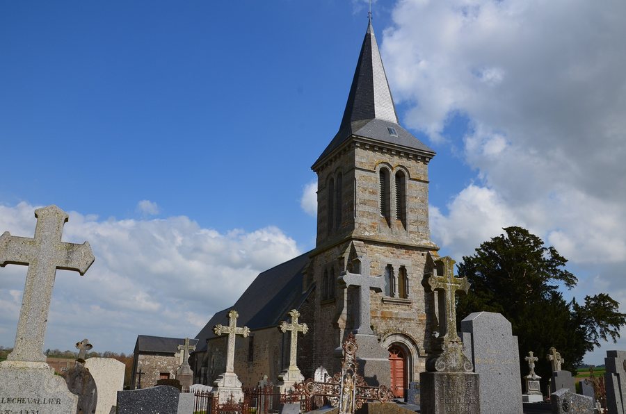 File:Pierres - Eglise Saint-Pierre (2).JPG