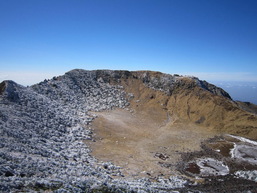 Baengnokdam-Kratersee auf dem Gipfel des Hallasan auf Jeju-do, Südkorea