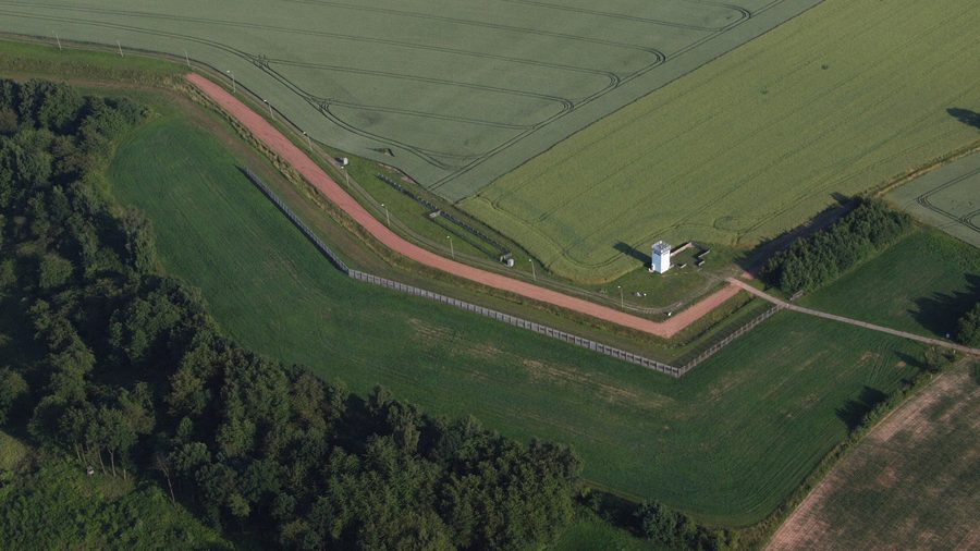 Luftaufnahme des Grenzlandmuseums Eichsfeld bei Teistungen mit ehemaligem Grenzabschnitt