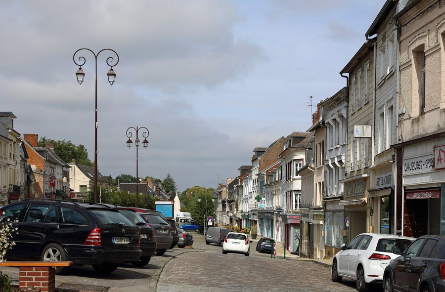 File:Aumale Place des Marchés R01.jpg