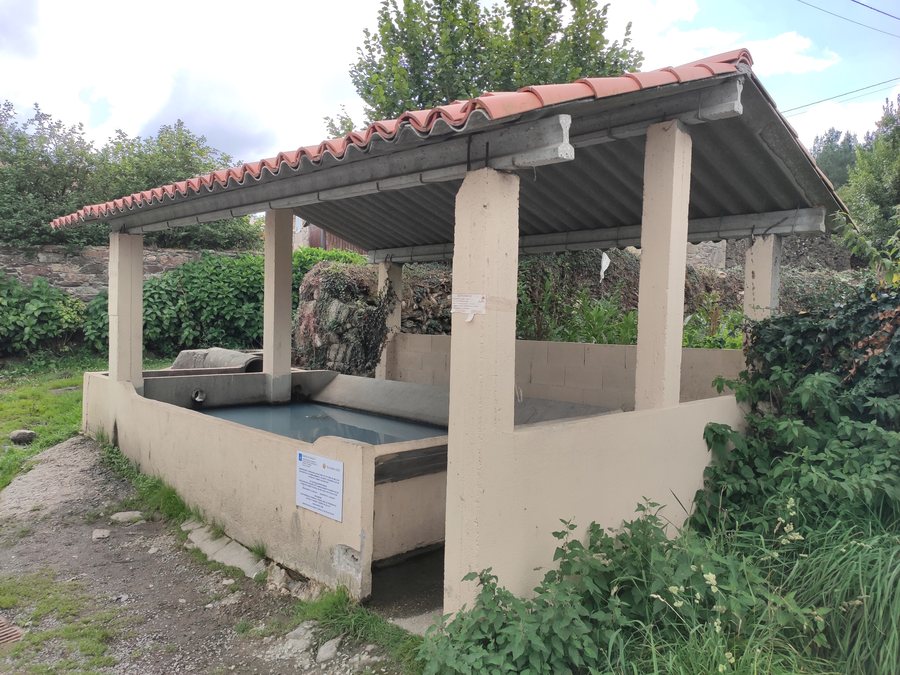 File:Lavadero público de Lestedo.jpg