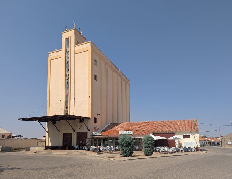 File:Silo de Mota del Cuervo 02.jpg
