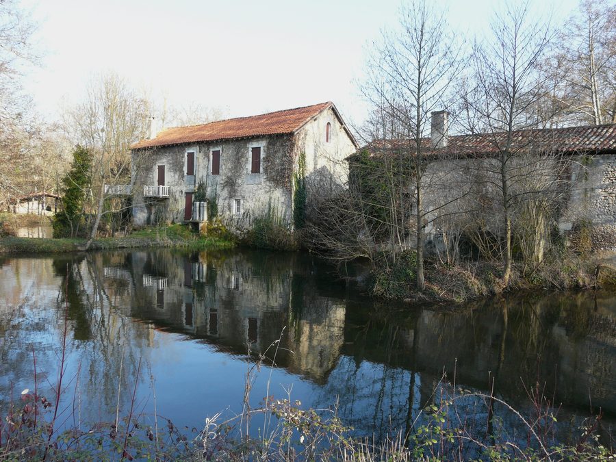 Le moulin de Papalis sur la Dronne à Ribérac, Dordogne
