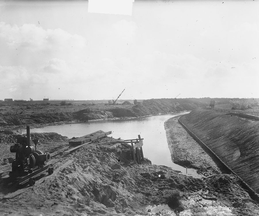 Historische Aufnahme des im Bau befindlichen Hafens von Werkendam bei der Trockenlegung des Biesbosch