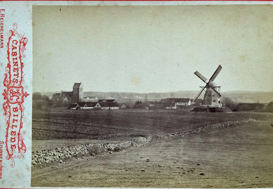 Tikøb Mølle e chiesa intorno al 1900