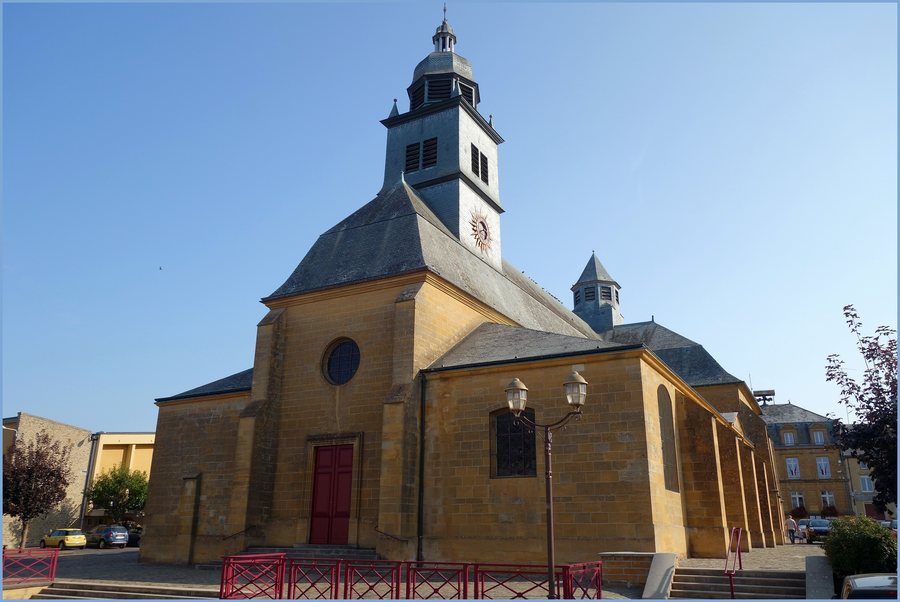 File:Carignan — Église Notre-Dame ; ancienne Collégiale - Côté Ouest -.jpg