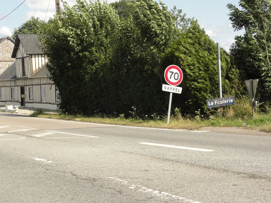 File:Valliquerville (Seine-Mar.) entrée La Foulerie.jpg