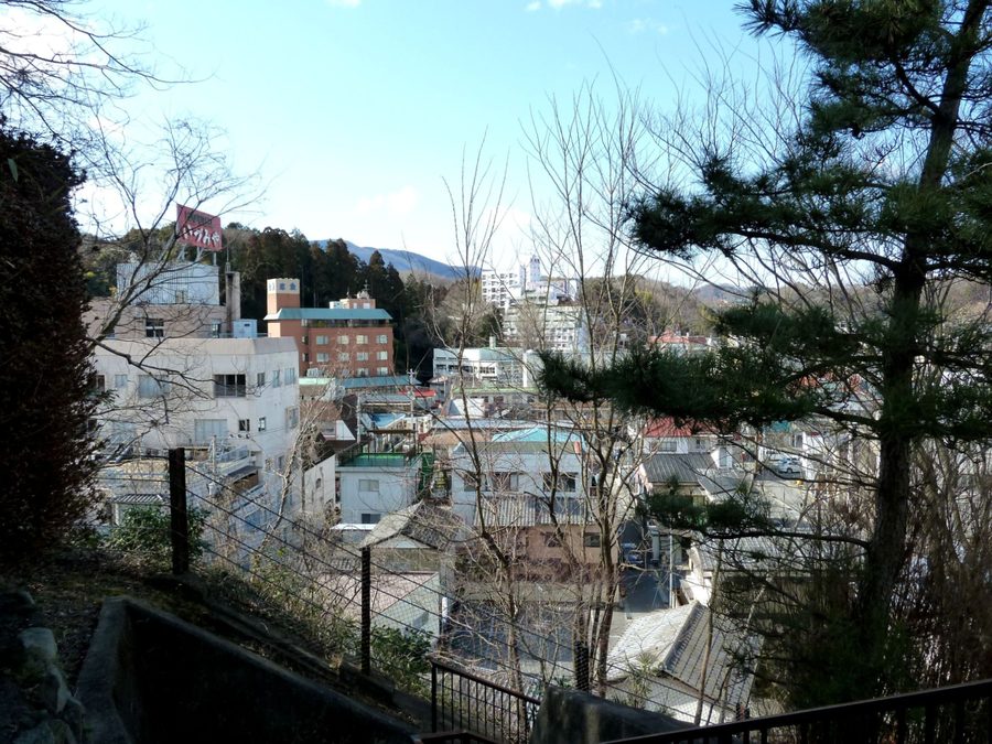 Straßenszene im Onsen-Ort Iwaki Yumoto in der Präfektur Fukushima