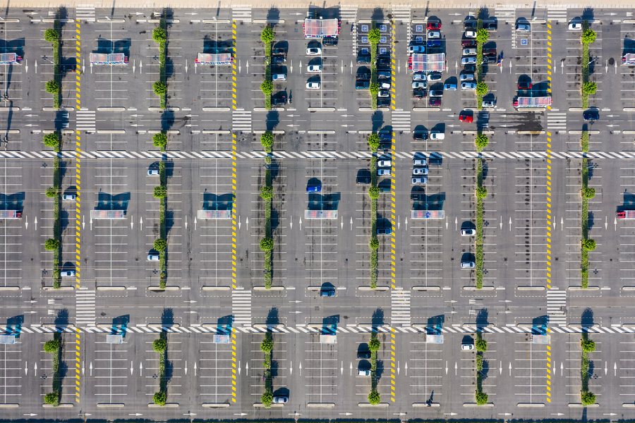 File:Bay 2 mall parking, on a Sunday morning, Collégien, France - July 2019.jpg