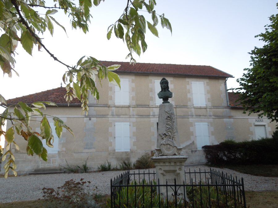File:Saint-Maurice-de-Tavernole, ancienne mairie.jpg