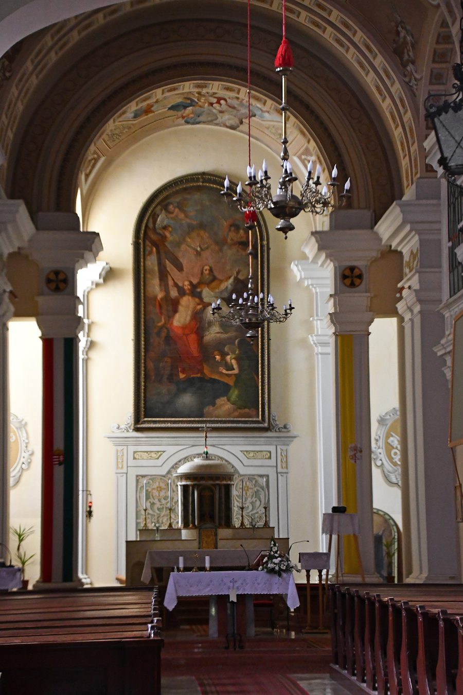 Interno della chiesa cattolica romana di Hőgyész, Ungheria